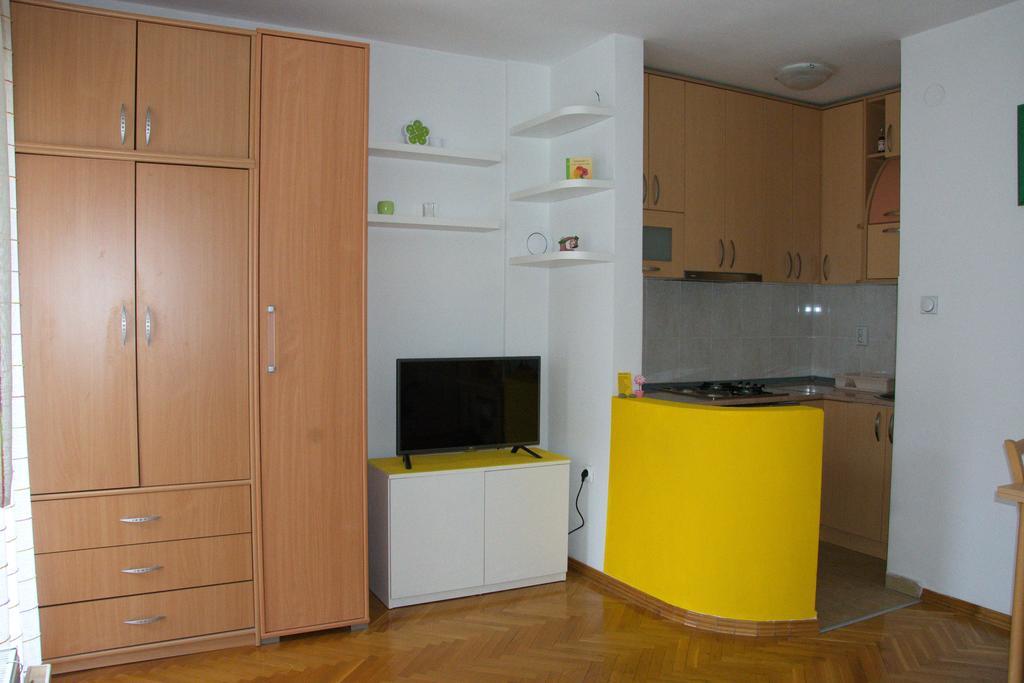 Studio Apartment In Novi Sad Center Exteriör bild