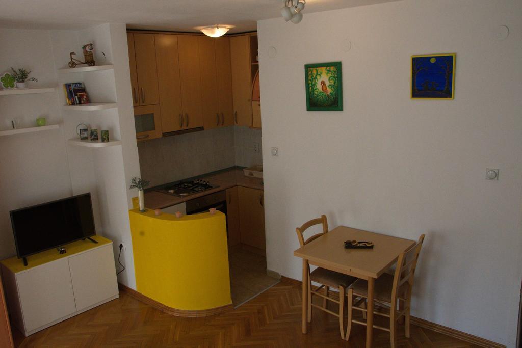 Studio Apartment In Novi Sad Center Exteriör bild